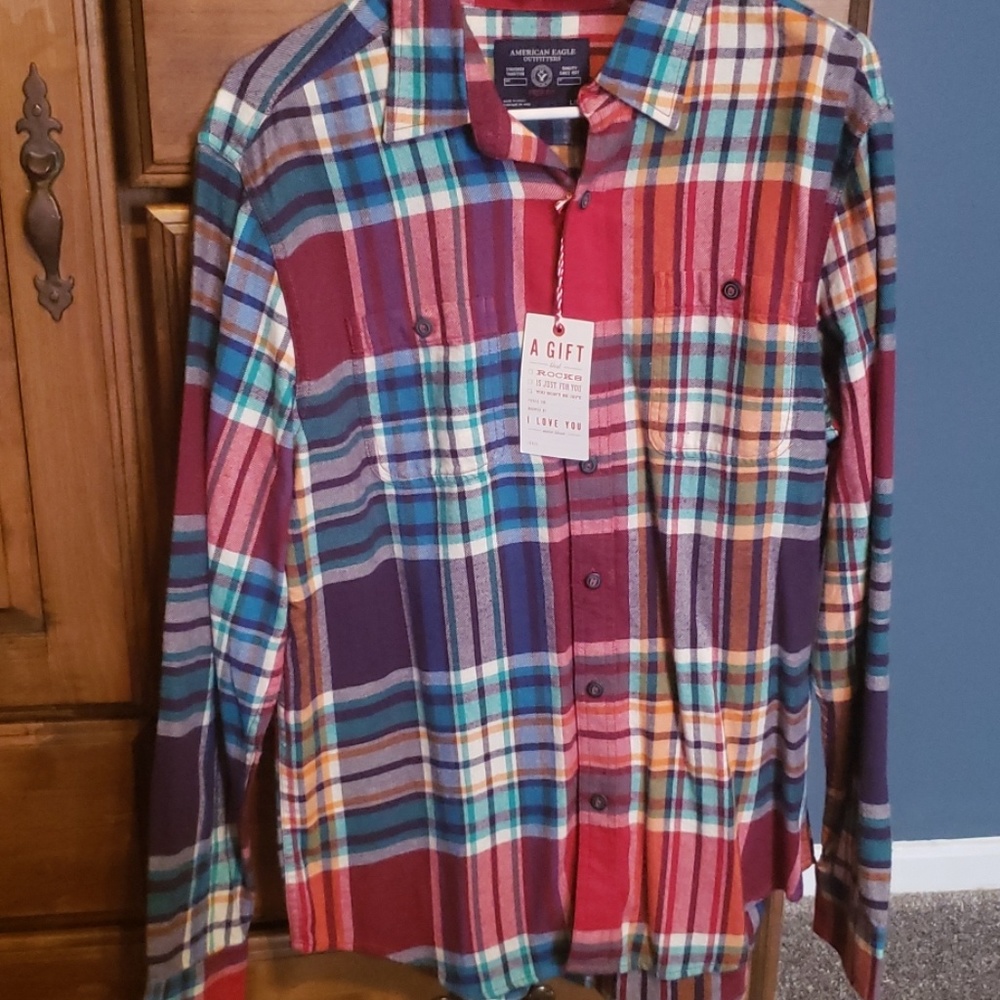 American Eagle plaid button up shirt